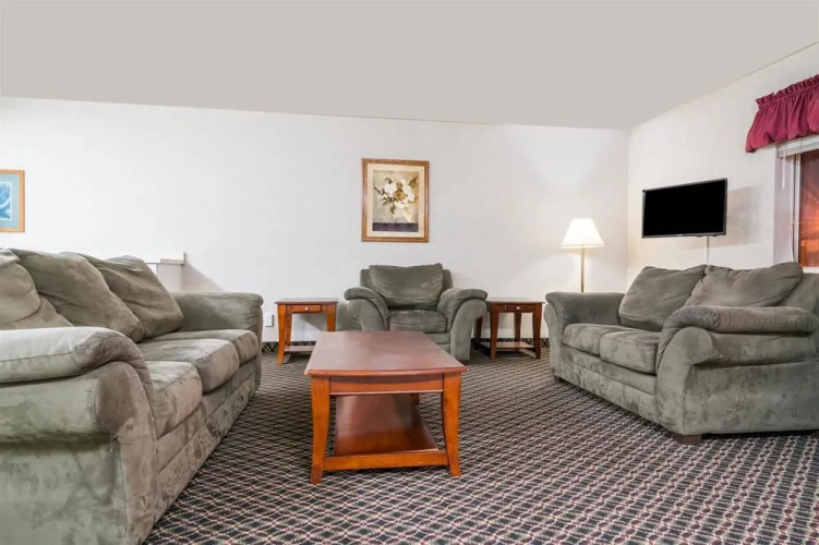 Bison Inn and Suites