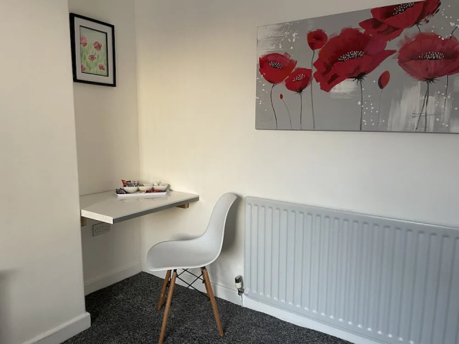 3 Bed House - Sleeps 5 - Wifi, Parking