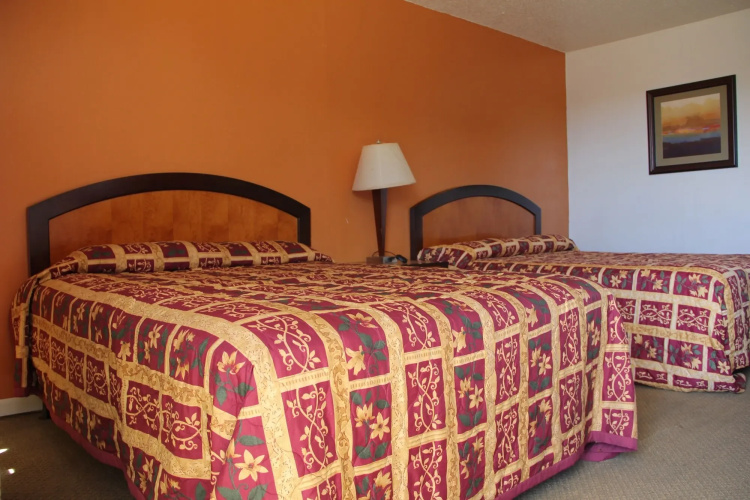 LoneStar Inn & Suites