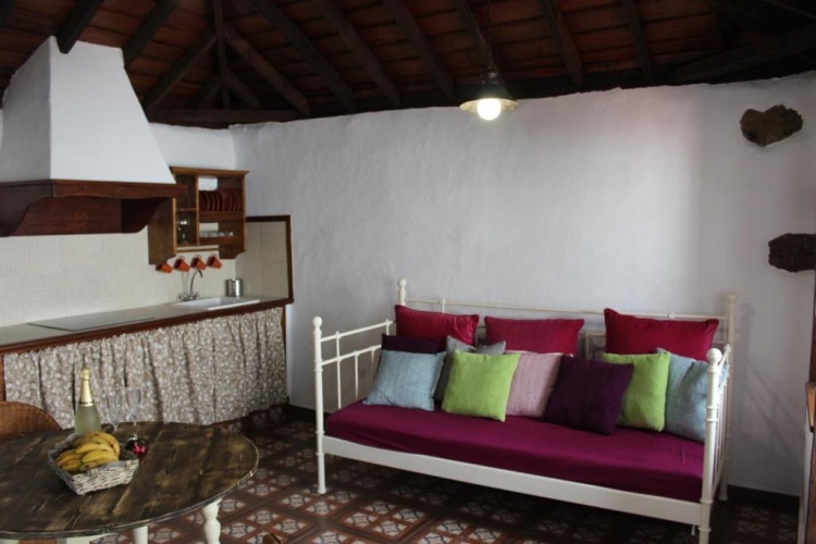 1 Bedroom Bungalow with mountain view