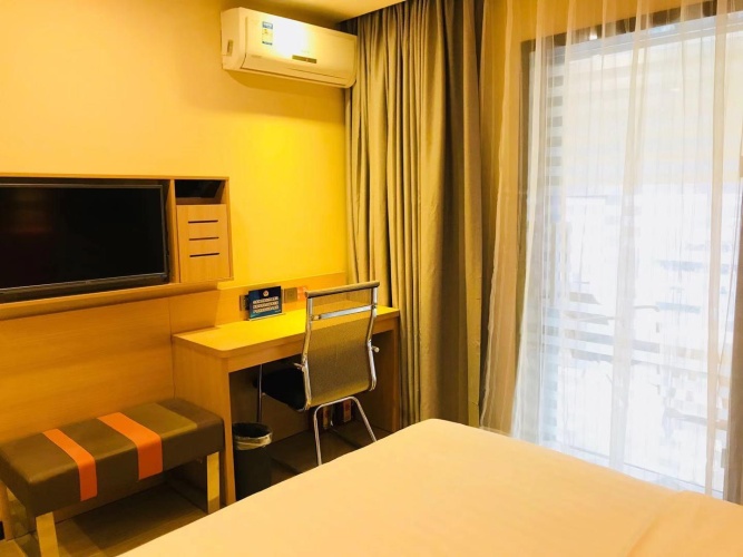 Standard Double room with street view
