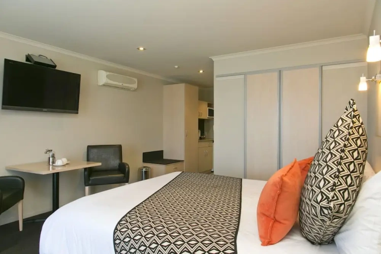 Deluxe Double Studio with balcony and with lake view