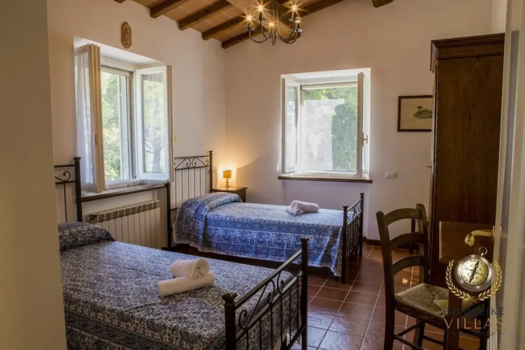 4 Bedrooms Villa