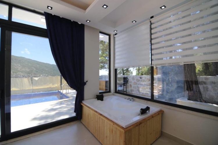 2 Bedrooms Villa