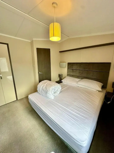 Caravan - Sleeps 4 - Pool - Pet Friendly