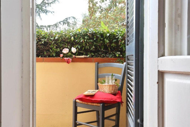 Apartment with garden view