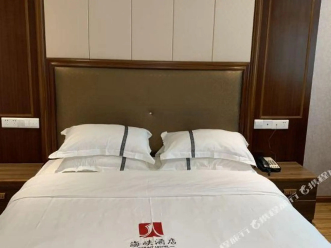 Strait Hotel