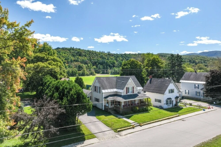 4 Bedrooms Cottage