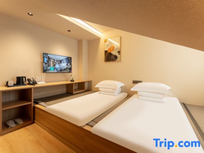 4 Bedrooms Apartment