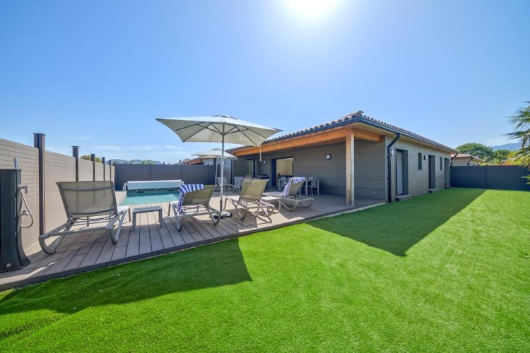 4 Bedrooms Villa