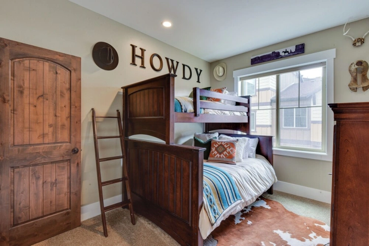 3 Bedrooms Apartment
