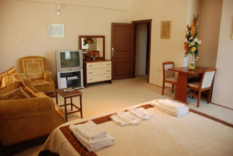 Shila Tatil Koyu