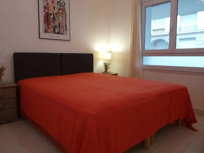 Apartment 82
