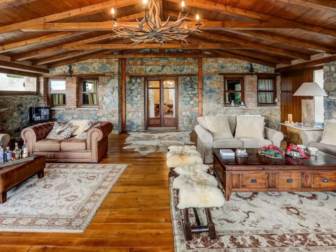 Lavish Holiday Home in Pella with Jacuzzi