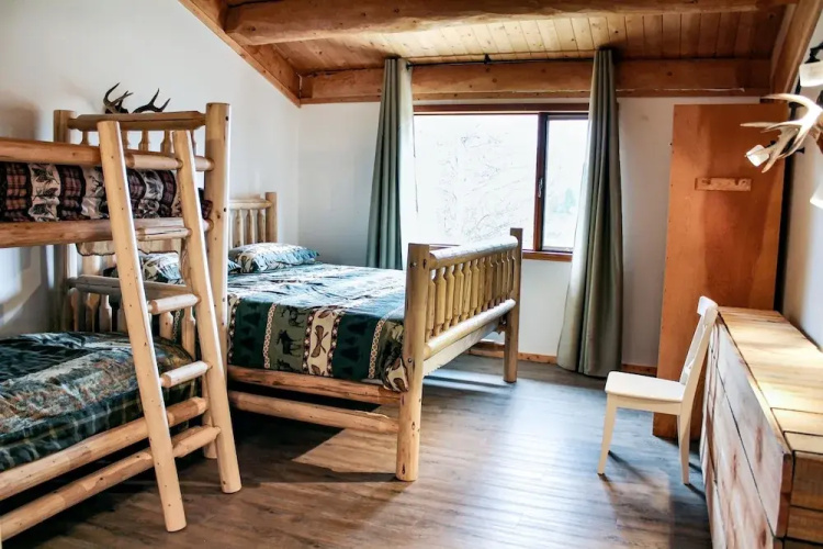 Rock Lake Lodge