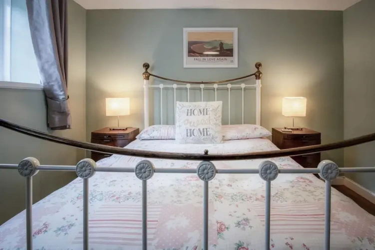 2 Bedrooms Cottage