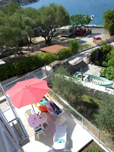 Apartment with balcony and with sea view