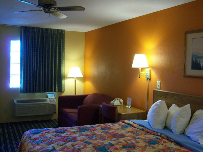 Lakeside Inn