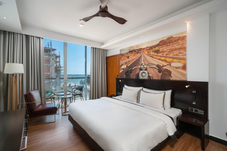 Super Deluxe Double room with balcony and with lateral sea view