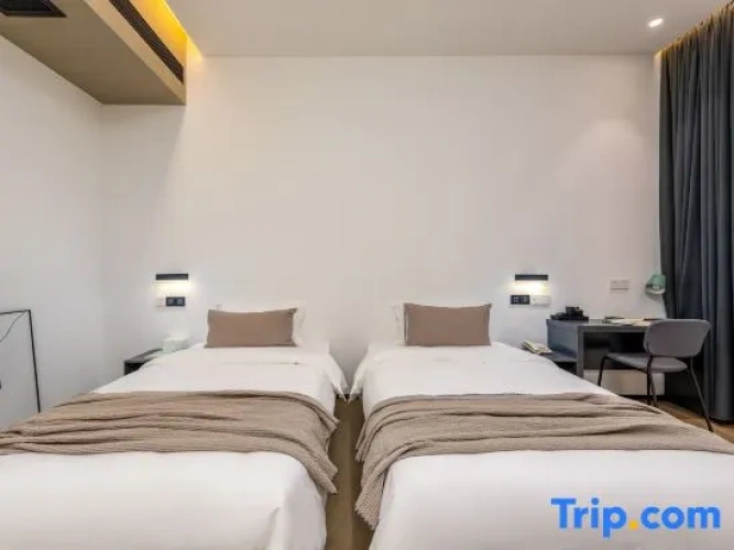 Standard Double room with city view