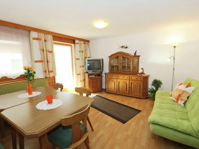 Apartment In Uderns With Balcony Cot Heating Parking