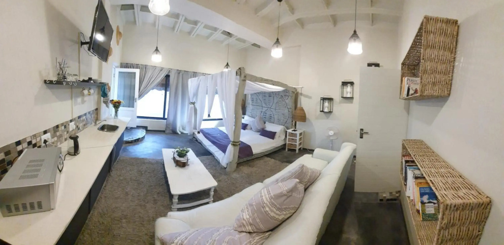 Bedrock Honeymoon Studio En-suite