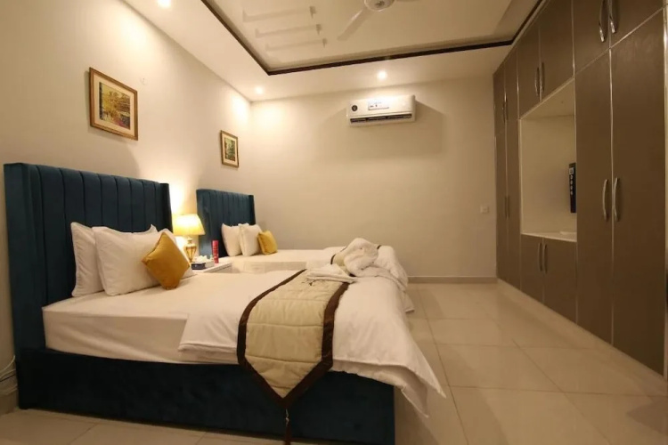 Cuzzy Inn Hotel Lahore