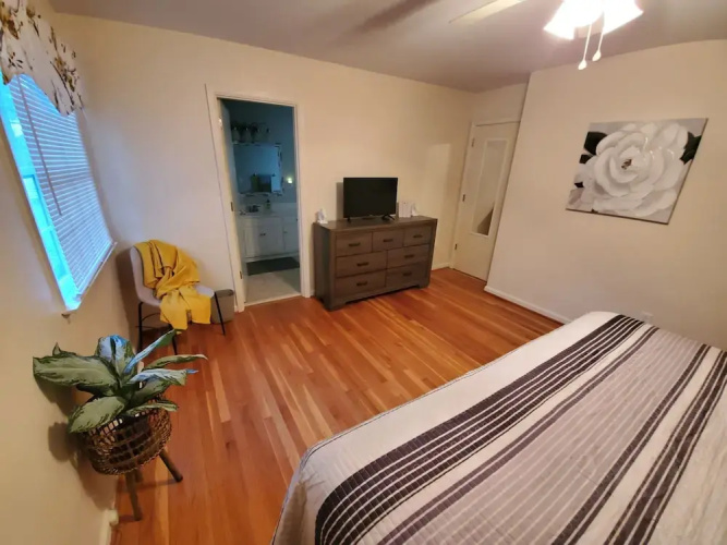 Andrea Abode 5 Bedroom Home by RedAwning