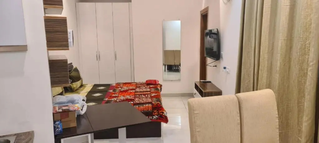 NE-1st time in Noida Stay In mall