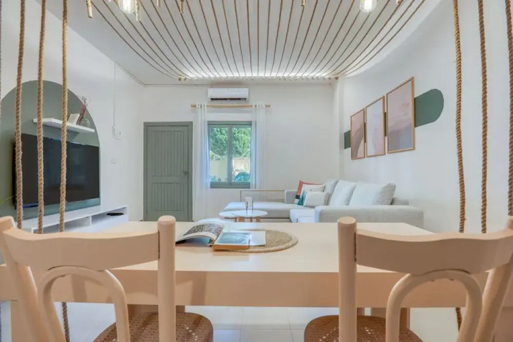Agrius - Elegant Studio & Balcony in Batroun