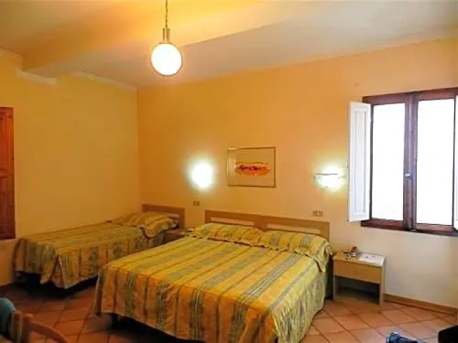 Standard Triple room