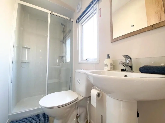 2 Bedrooms Chalet
