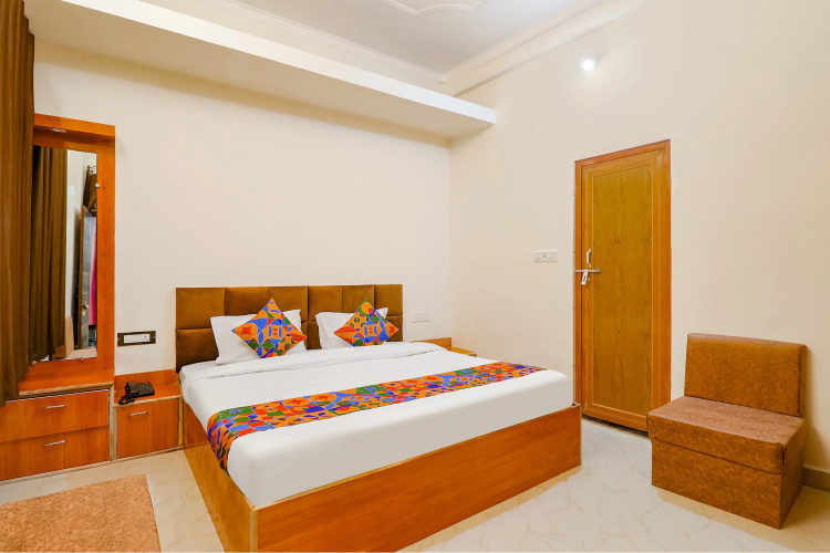FabHotel Royal Vilas
