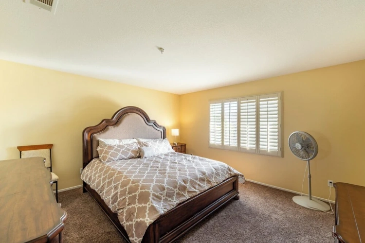 4 Bedrooms Cottage