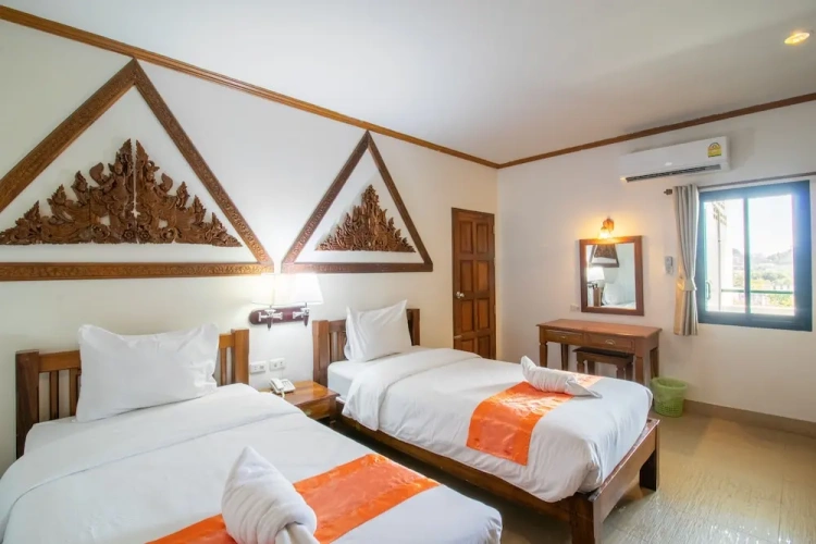 Standard Twin room with balcony