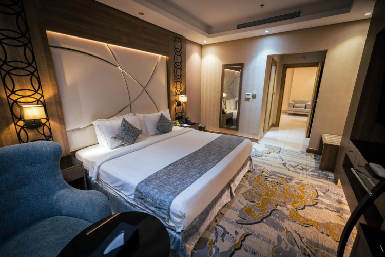 Mirnian Hotel