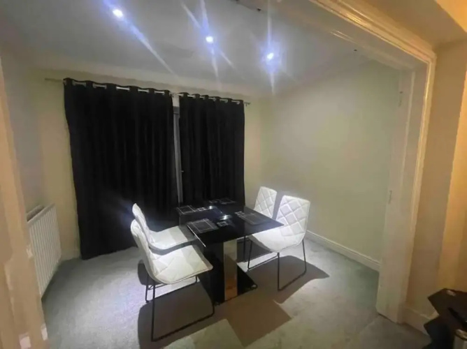 Charming House With Garden - Sleeps 6 & Parking