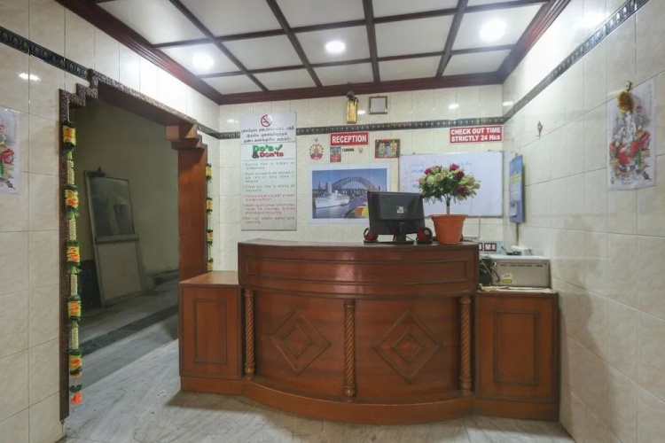 Spot on 47256 Rajbhavan