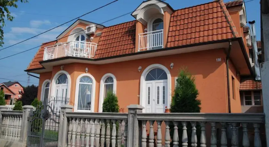 Villa Kaca