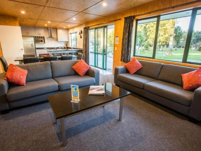 3 Bedrooms Apartment