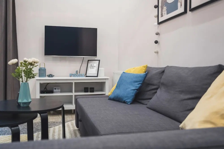 CozyYellowCube Apartment