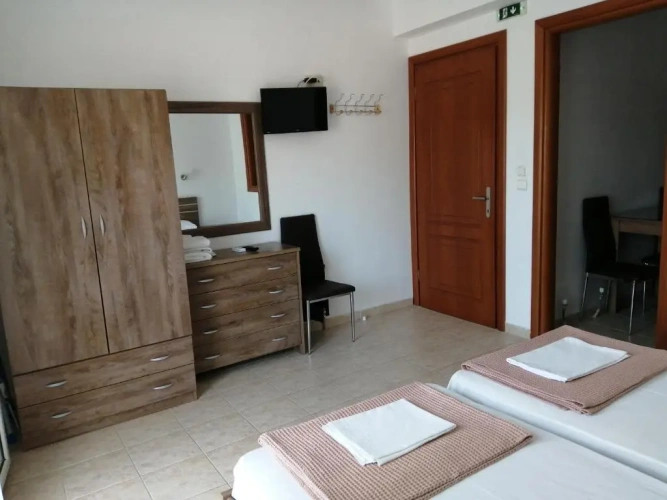 Standard Triple room