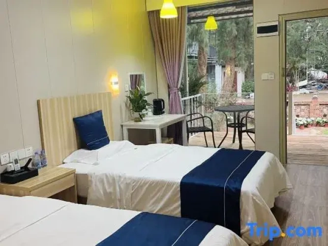 Standard Twin room with balcony and with garden view