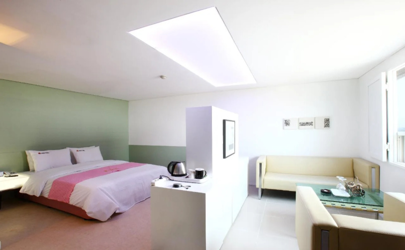 Q Hotel