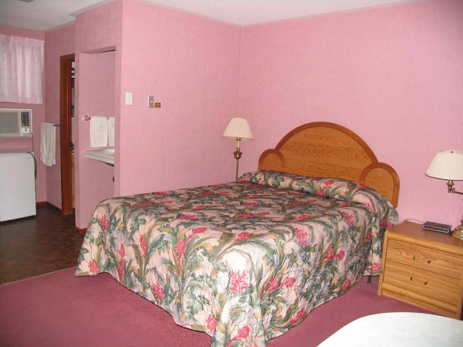 Seven Oakes Motel