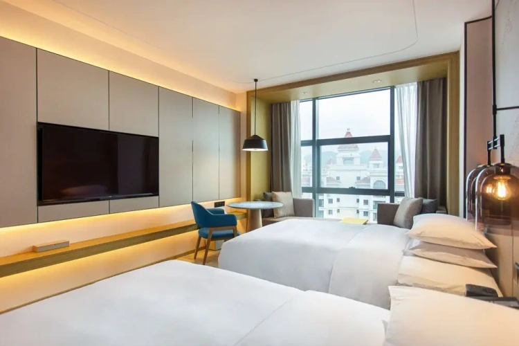 Deluxe Quadruple room with city view