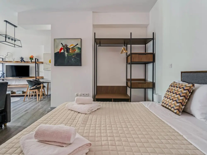 Sanders Center - Lovely Studio Apartment