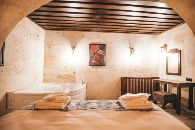 Tale Cave INN