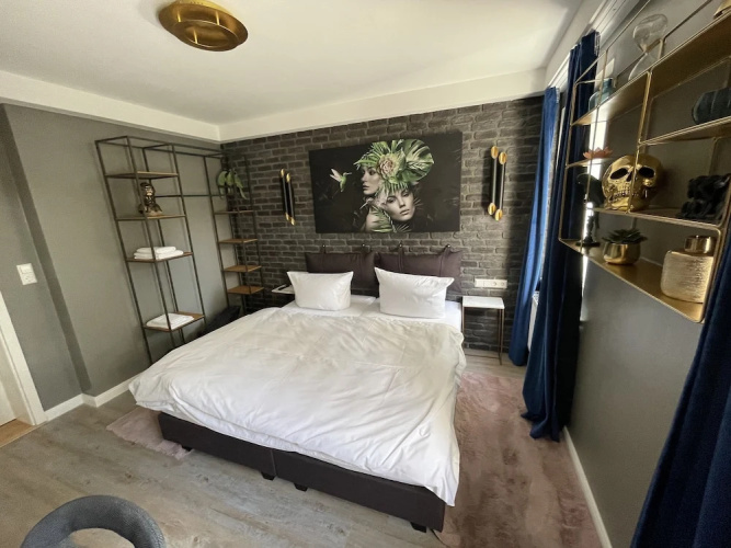 IQ Hotel