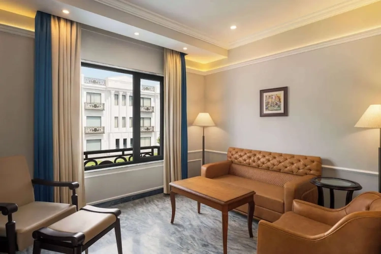 Executive Suite with pool view